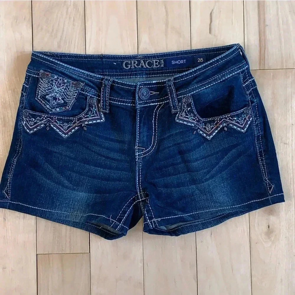 Grace in LA  Denim Shorts Aztec Tribal Embroidered Rhinestones Sz 28 ( 6 ) NWOT - Picture 3 of 9
